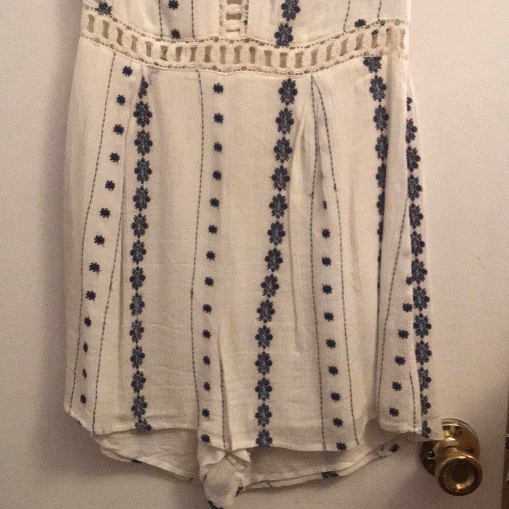 Lush Romper - Picture 3 of 6